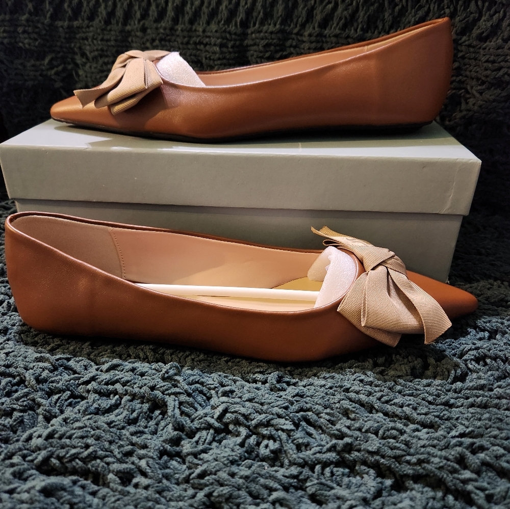 C.Paravano Womens Pointed Toe Flats